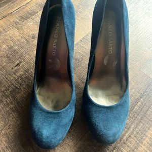 Most comfortable heels! My feet grew and I’m unable to wear them. Barely worn.